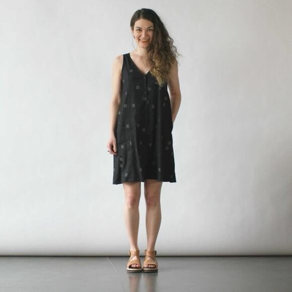 Make it Good S PDX linen blend V-neck button front dress black pattern - Picture 3 of 10